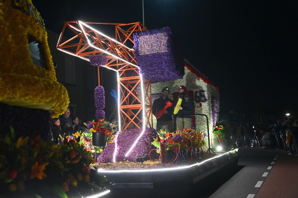 ../Images/Verlicht bloemencorso 2025 111.jpg